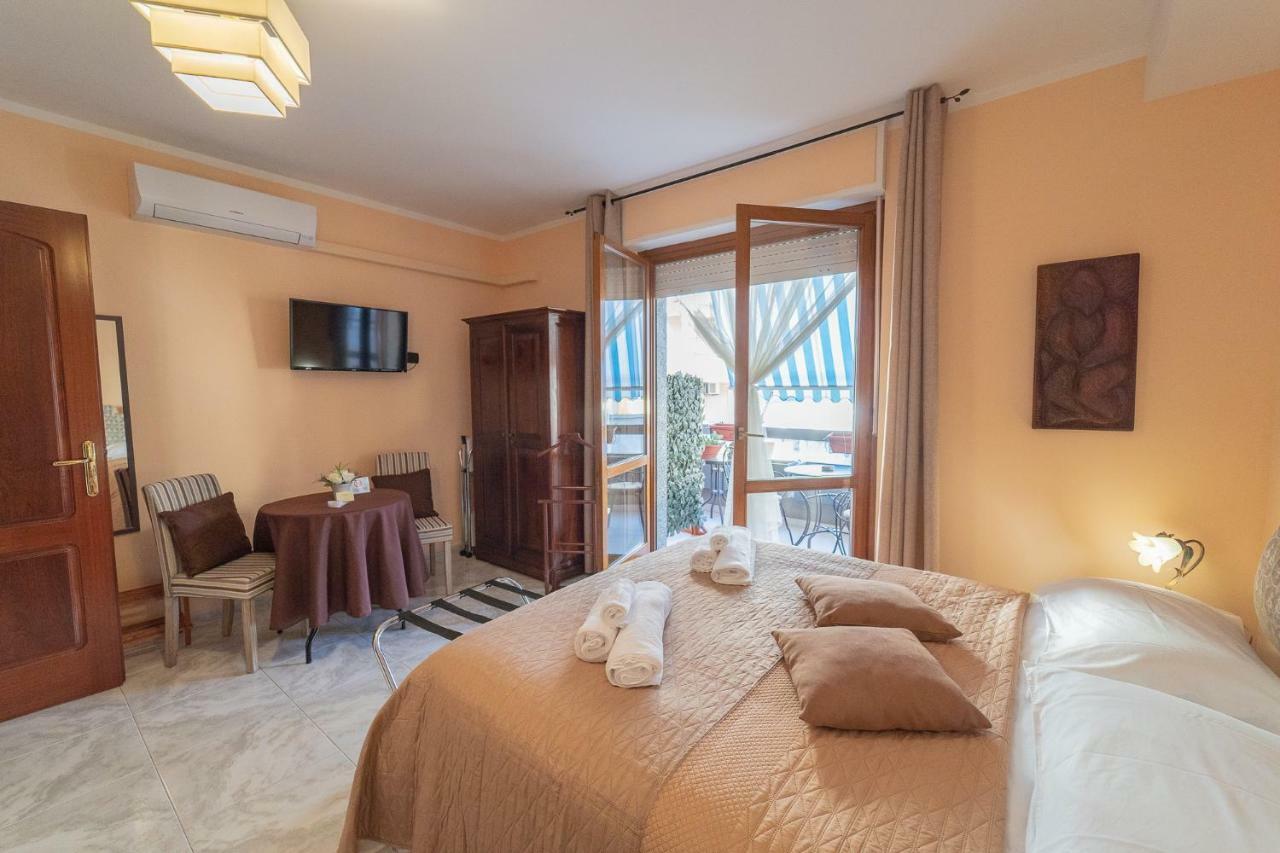La Rosa - Elegant Rooms 사사리 외부 사진